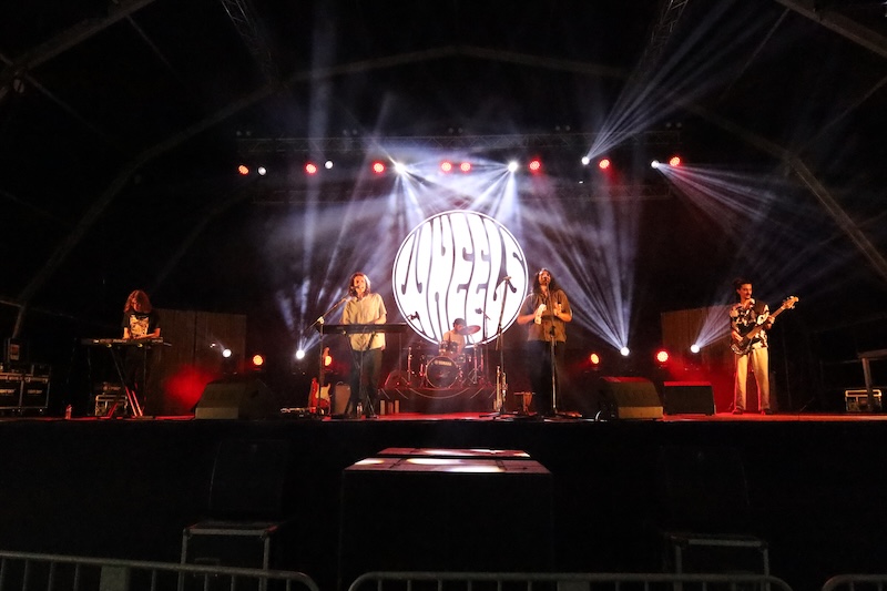 Performance ao vivo com Wheels